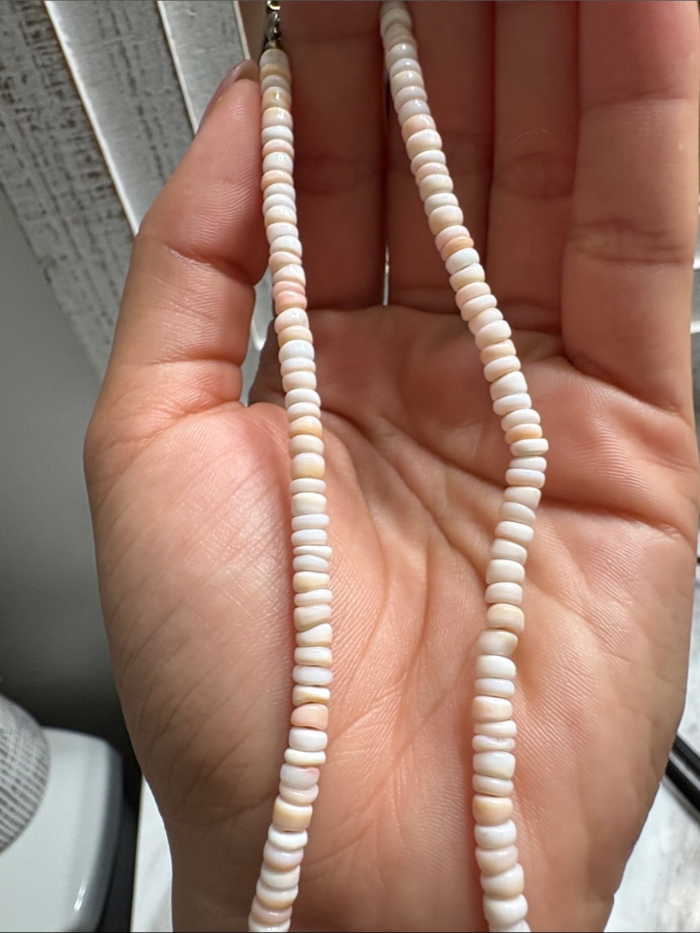 70-80’s VTG White 5mm Hawaiian Oyster Shell Heishi Bead Surfer Necklace 17''
